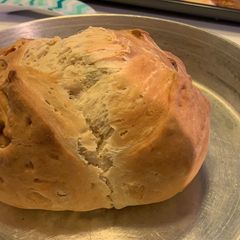 A picture of Baked bread with olives.