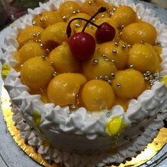 A picture of Mango flavour cake.