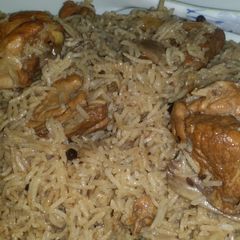 A picture of Chicken pulao.