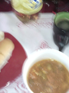 Una foto de Pavo indio con salsa de tomate preparada y aceitunas con hueso (guisado)