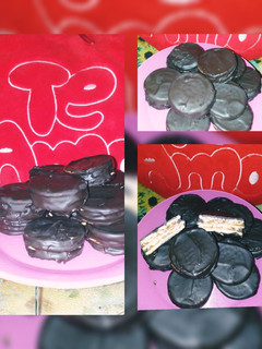 Una foto de Alfajores borrachitos muy fáciles de hacer 👩🍳🍫