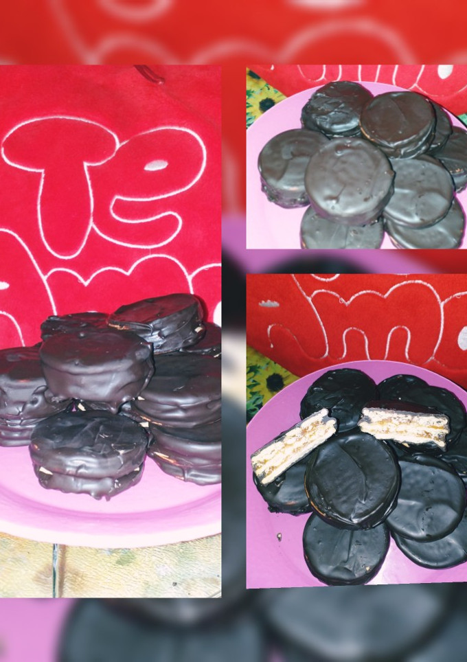 Una foto de Alfajores borrachitos muy fáciles de hacer 👩‍🍳🍫