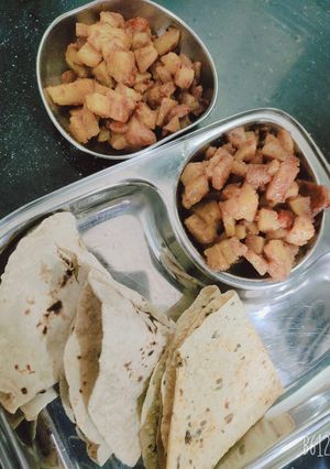 A picture of Aloo sabzi with Roti.