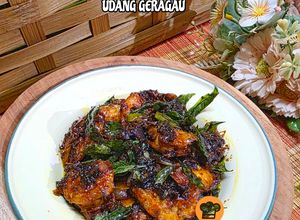 Gambar 16:4:26 - Udang kam heong bersama udang geragau