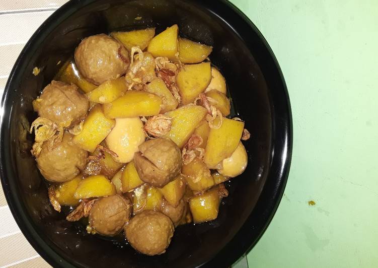 Resep Semur kentang, bakso, telur puyuh Enak dan Antiribet