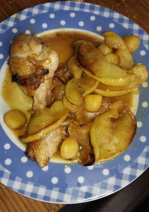 Foto principal de Muslitos de pollo a la sidra con encebollado de manzana