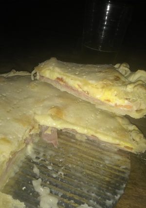 Una foto de Tarta de Jamón y Queso con Tomate👌👌😋