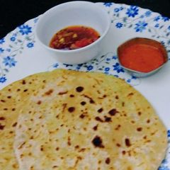 A picture of Aalo ke parathe.