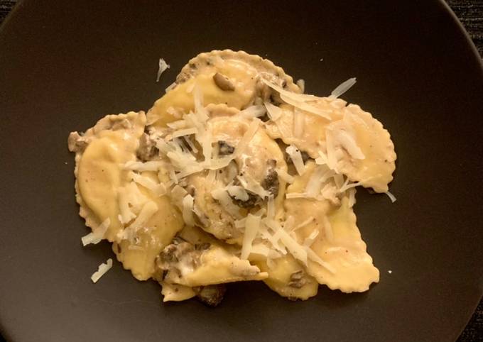 Pansotti with Mushroom Sauce (Pansotti ai Funghi)