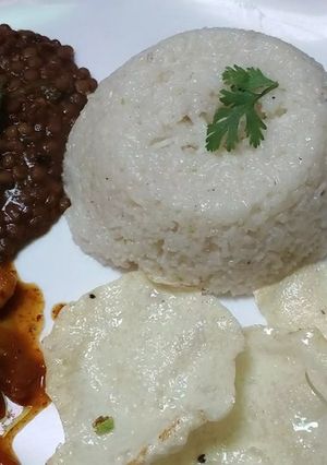 A picture of Black dal n white rice.