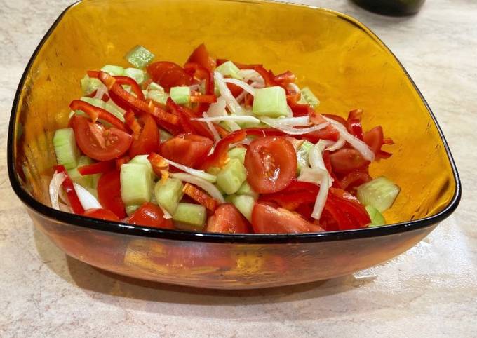 Витаминный салат из свежих овощей с маринованным луком🍅🥒🌶🧅