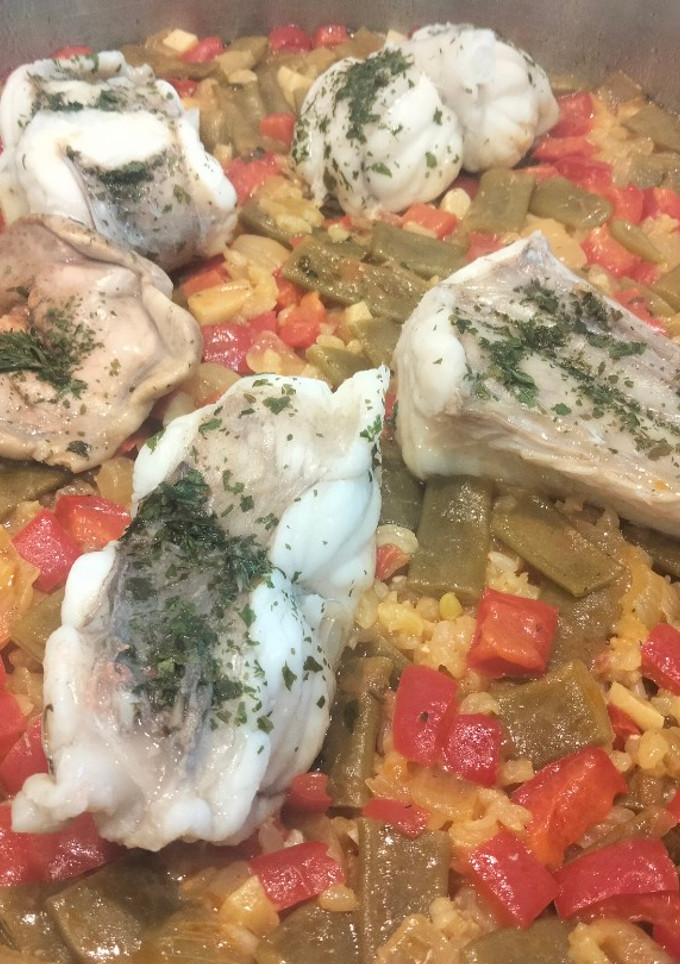 Una foto de Arroz de rape sencillo