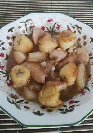 Foto principal de Guiso de pollo con yuca y plátano