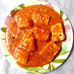 A picture of Shahi paneer.