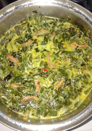 Foto resep Daun ubi tumbuk (daun singkong santan)