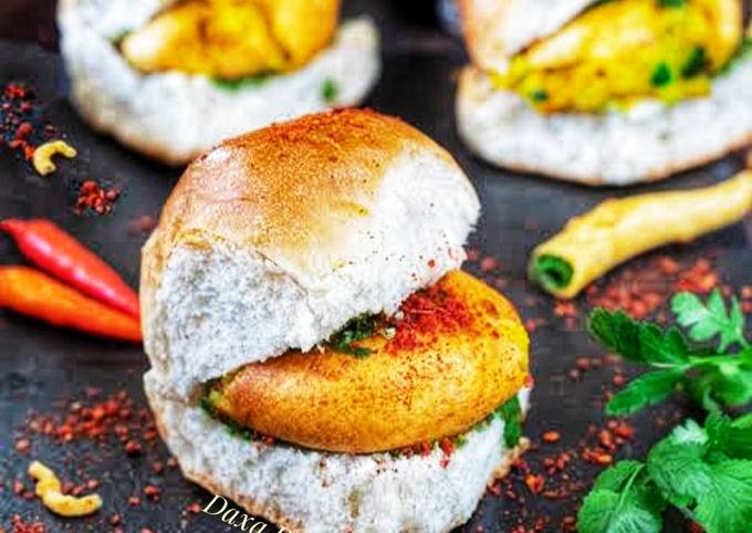 Vada Pav (PC: Daxa Parmar)