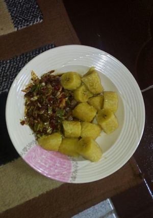 A picture of Boiled plantain wit veg sauce.