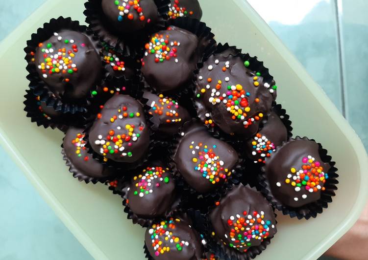 Kurma Coklat isi Mete