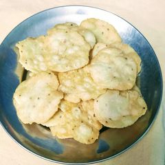 Mathri salted crackers A picture of Mathri salted crackers.