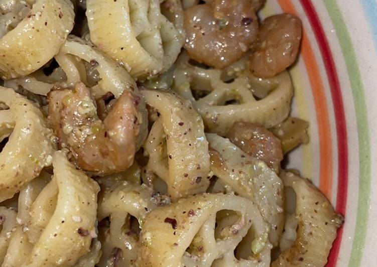 How to Prepare Award-winning Pasta pistacchio zucchine e gamberetti