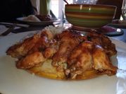 Una foto de pollo a la barbacoa