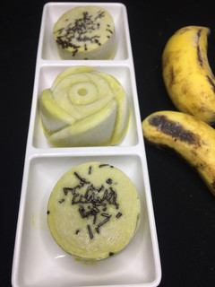 A picture of Avocado and banana ice cream.