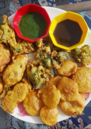 A picture of Aloo methi ke pakore.