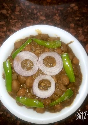पिन्डी छोले (pindi chole recipe in Hindi) रेसिपी मुख्य फोटो