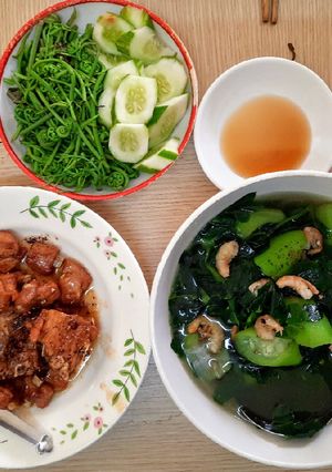 Hình của món Sườn ram +bồ ngót nấu mướp+ đọt choại luộc.