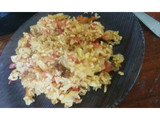 Arroz frito con tomates