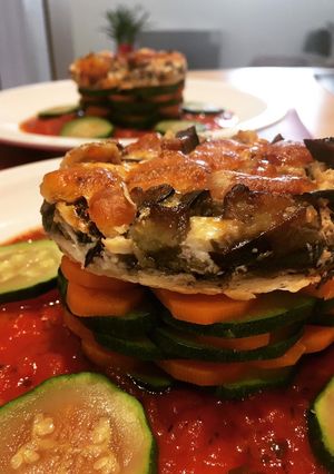 Une photo de Mille et une feuille courgettes carotte,gratiné d’aubergines et sa sauce tomate