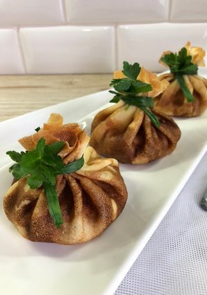 Фото Блинные мешочки с курицей и грибами.