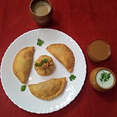 A picture of Aloo anardana gujiya.
