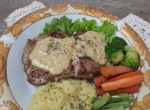 Foto resep Tuna Steak with Creamy Cheese Sauce + Mashed Potato