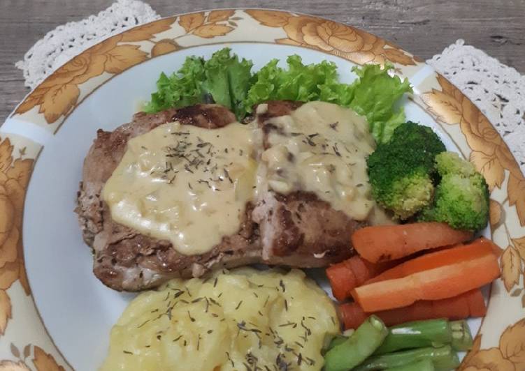 Cara mudah mengolah Tuna Steak with Creamy Cheese Sauce + Mashed Potato Lezat