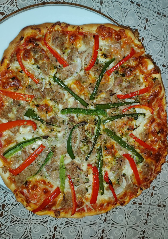 Una foto de Pizza de atún😋😊