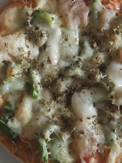 மயோனீஸ் வெஜ் பீட்ஸா (Myonnaise veg pizza recipe in tamil) செய்முறை முக்கிய புகைப்படம்
