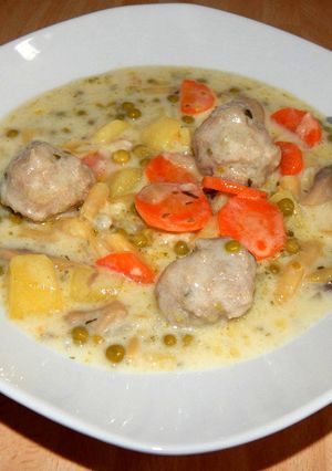 Tárkonyos húsgombócleves recept fotója