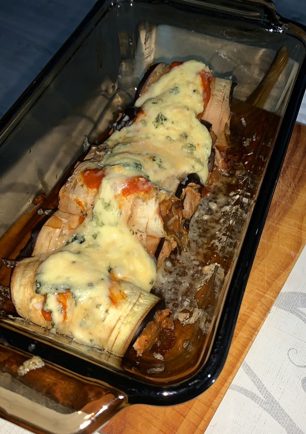 Una foto de Canelones de berenjena rellenos de atún