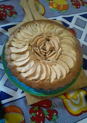 Una foto de Torta de manzana, la clásica, que siempre sale bien, sin 🥚