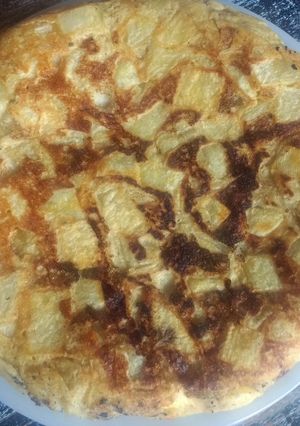 Una foto de Tortilla de papas sin huevo (vegana) 🌱🥔