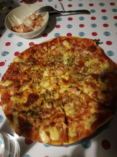 Una foto de Pizza con queso gouda! Mm