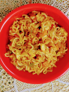 वेज चिली गार्लिक मैगी(veg chilli garlic maggi recipe in Hindi) रेसिपी मुख्य फोटो
