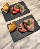 Pescespada affumicato anguria e crostini fritti