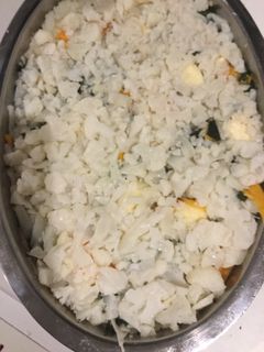 Una foto de Pastel de espinaca, acelga y coliflor gratinado con salsa blanca y queso mozzarella