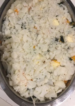 Una foto de Pastel de espinaca, acelga y coliflor gratinado con salsa blanca y queso mozzarella