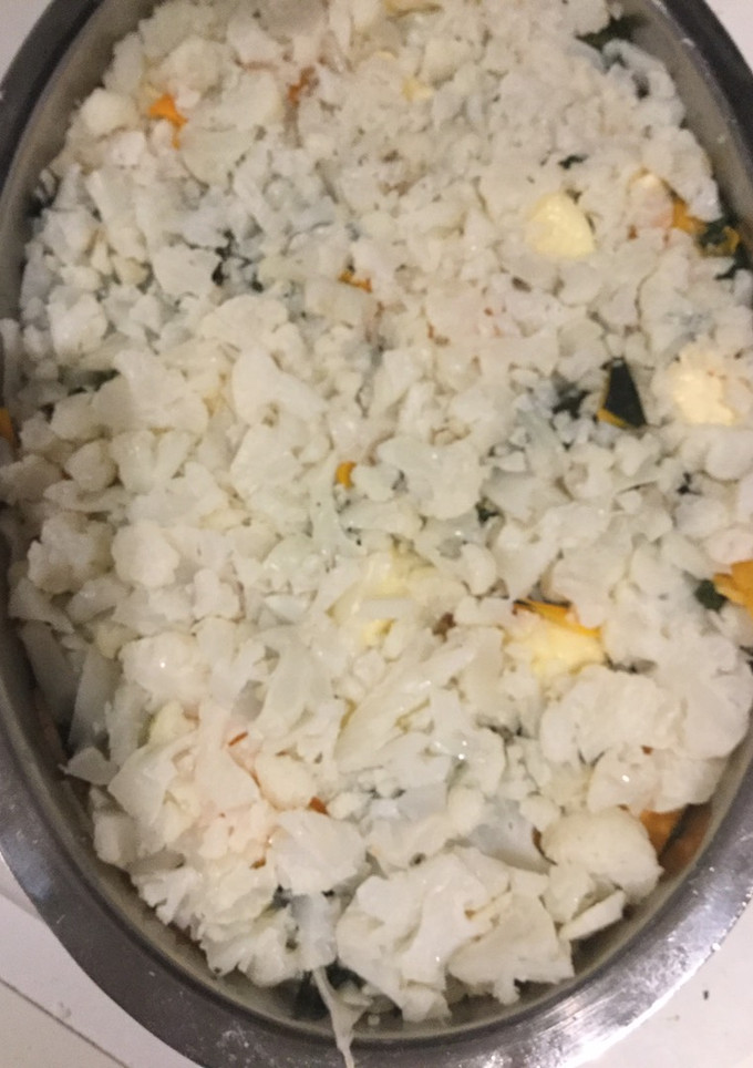 Una foto de Pastel de espinaca, acelga y coliflor gratinado con salsa blanca y queso mozzarella