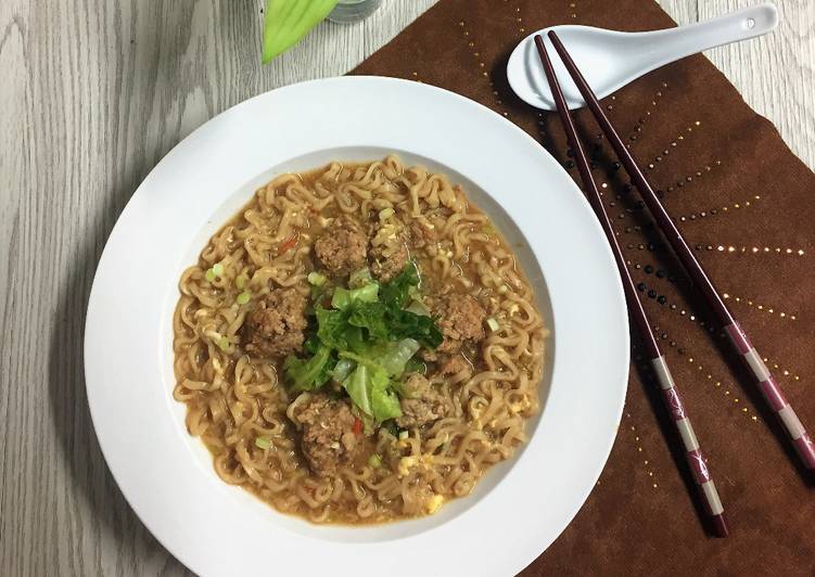 Sopa de Noodles con wantán o wontón