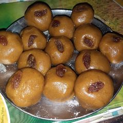 A picture of Beshan ke ladoo.