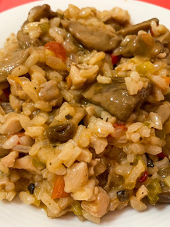 Una foto de Arroz con pollo y setas